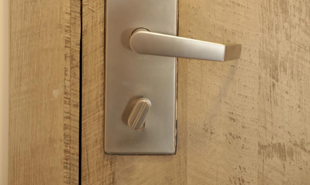 Après — Porte — effet bois brut