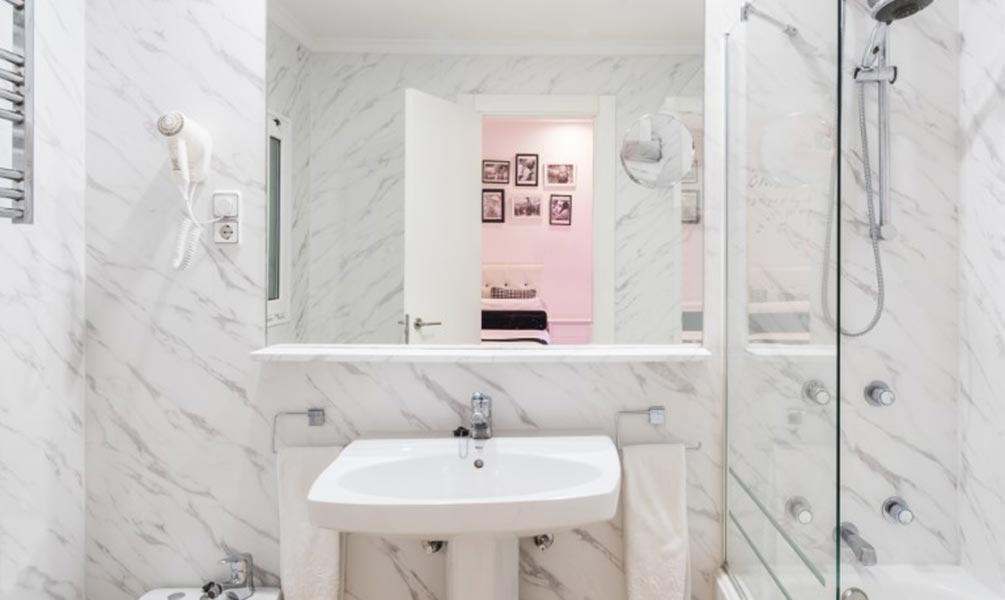 Après — Salle de bain — effet marbre