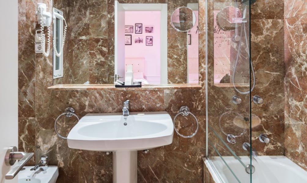 Avant — Salle de bain — effet marbre