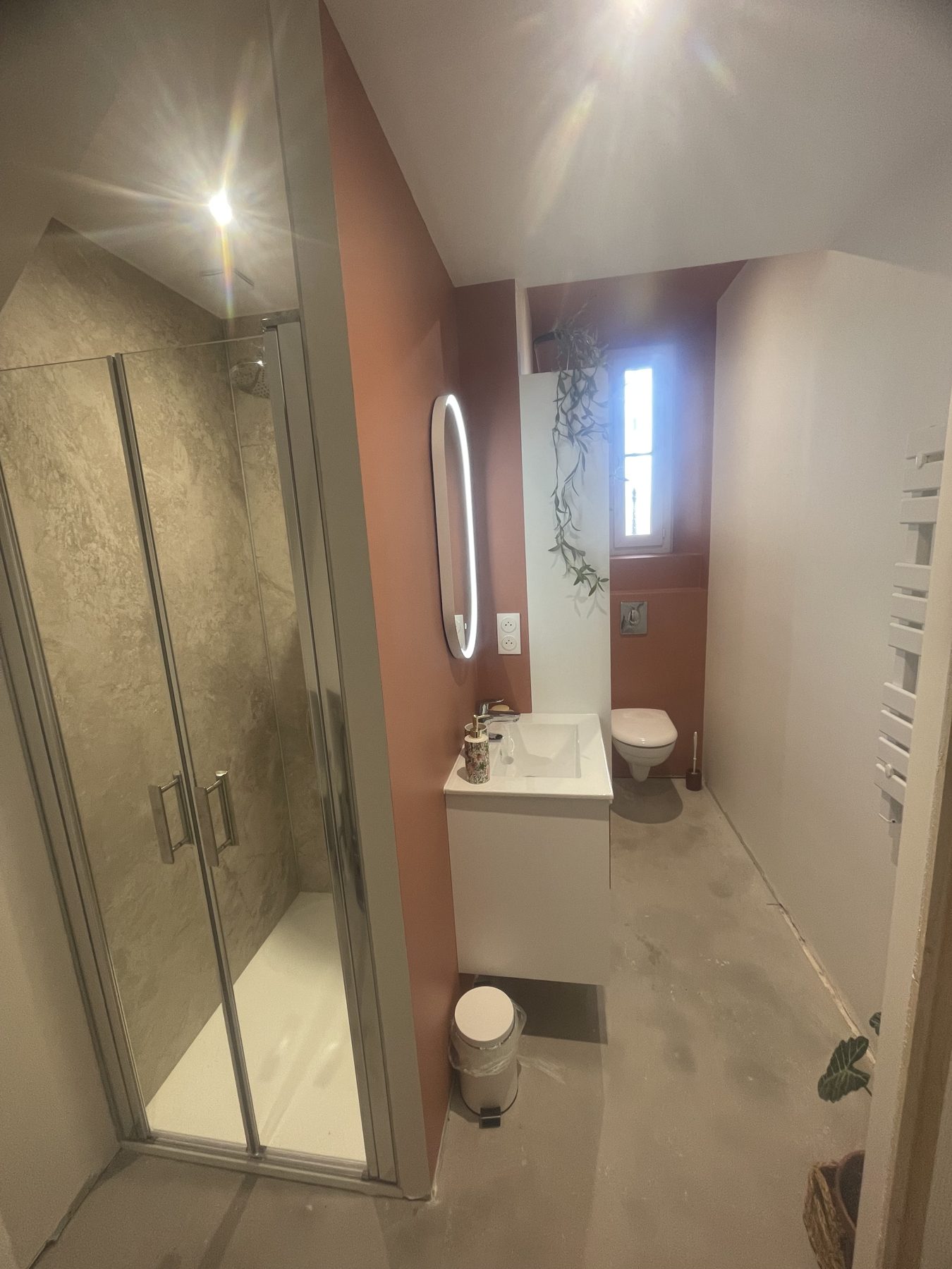 Après — salle de bain terracotta rénovée